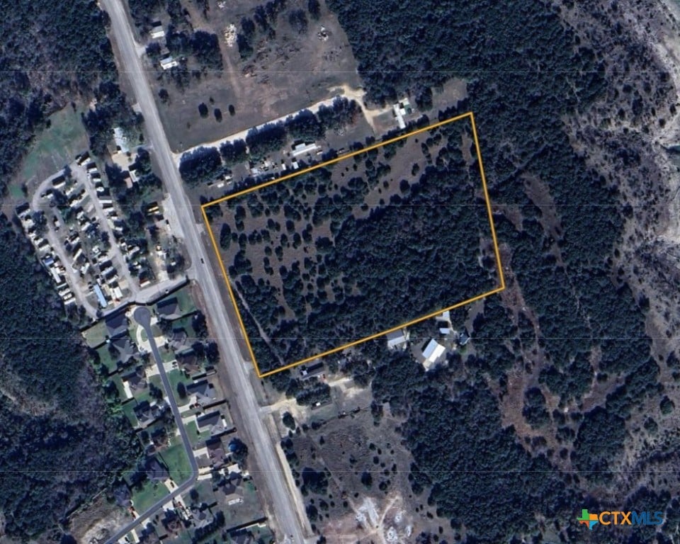 Prime spot for commercial development.  No restrictions.  Paved FM road with easy access to Harker Heights or Salado
