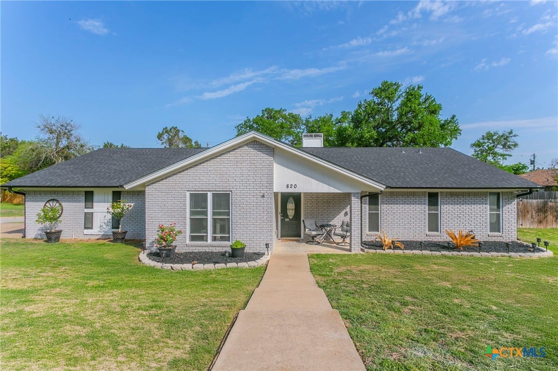 820 Woodside Drive